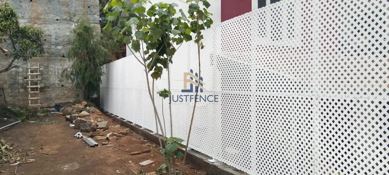 JF Lato Fence installation